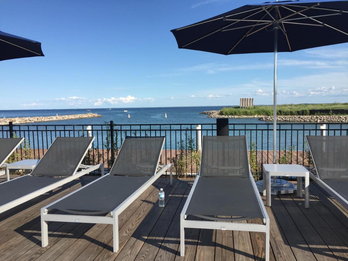 Stunning Stayz At Friday Harbour Beach Marina Resort Lake Simcoe Innisfil Extérieur photo
