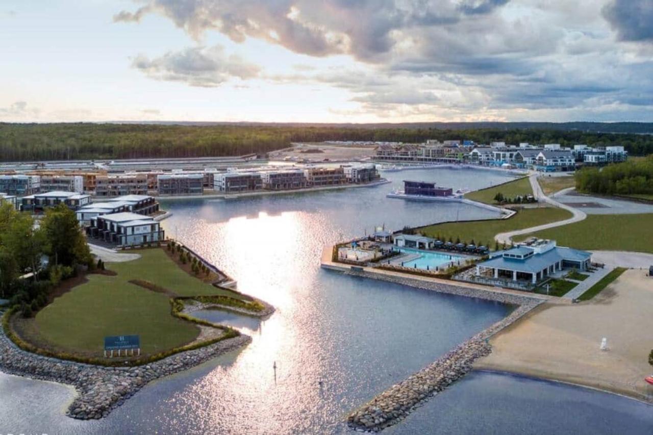 Stunning Stayz At Friday Harbour Beach Marina Resort Lake Simcoe Innisfil Extérieur photo