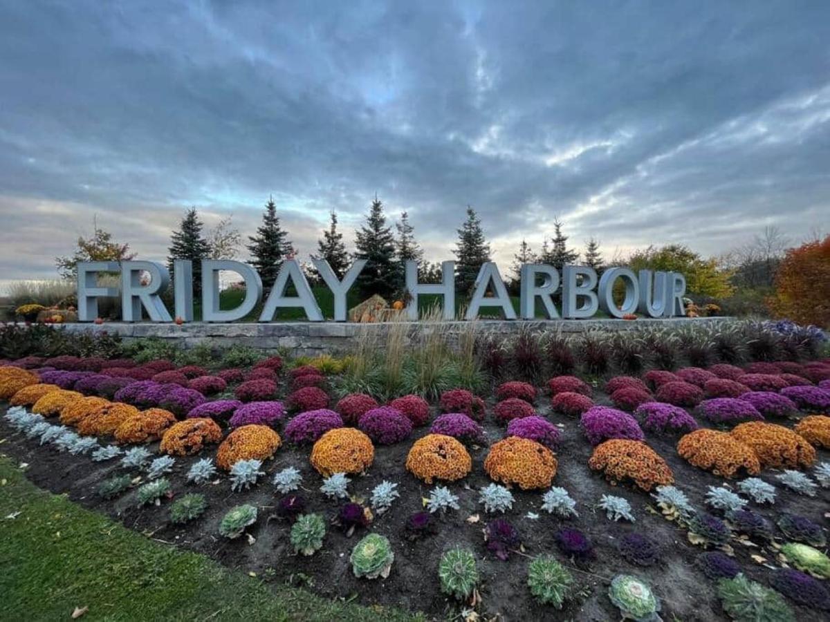 Stunning Stayz At Friday Harbour Beach Marina Resort Lake Simcoe Innisfil Extérieur photo